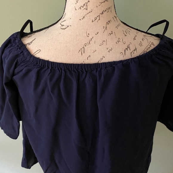 Lilly Pulitzer Navy blue off the shoulder top size small - Picture 4 of 6